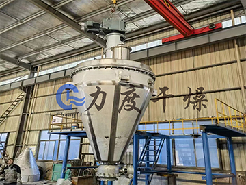 力度干燥—全氟己酮单锥螺带真空干燥机发往浙江上虞！